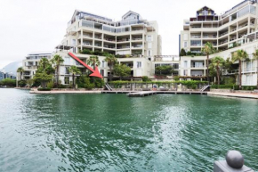 Deluxe 2 Bedroom Ground floor Apartment V&A Marina